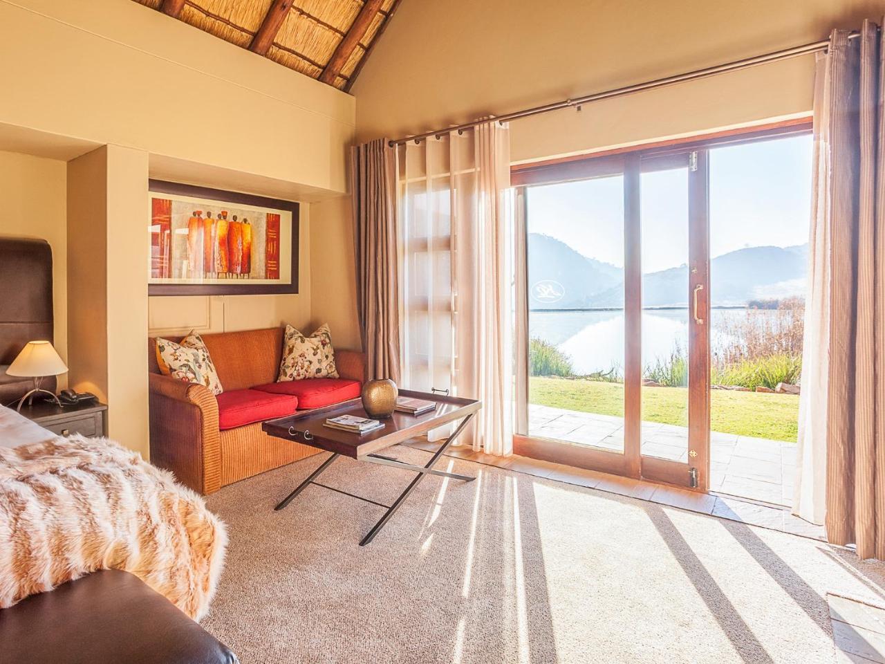 Kloofzicht Lodge & Spa Крюгерсдорп Екстер'єр фото A room at the Protea Hotel Sky Villa