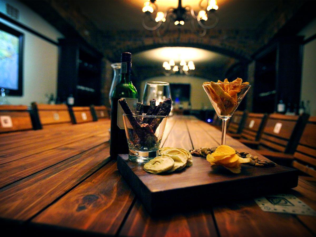 Kloofzicht Lodge & Spa Крюгерсдорп Екстер'єр фото The bar at the 2012 Sundance Film Festival