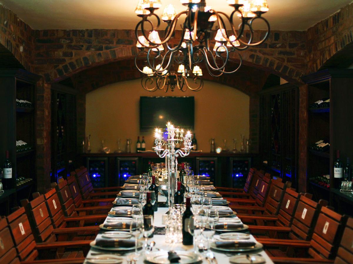 Kloofzicht Lodge & Spa Крюгерсдорп Екстер'єр фото The wine cellar at the restaurant