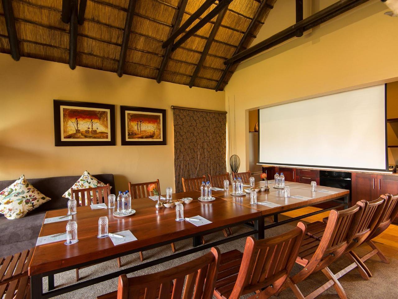 Kloofzicht Lodge & Spa Крюгерсдорп Екстер'єр фото Conference room at the Victoria Falls Hotel