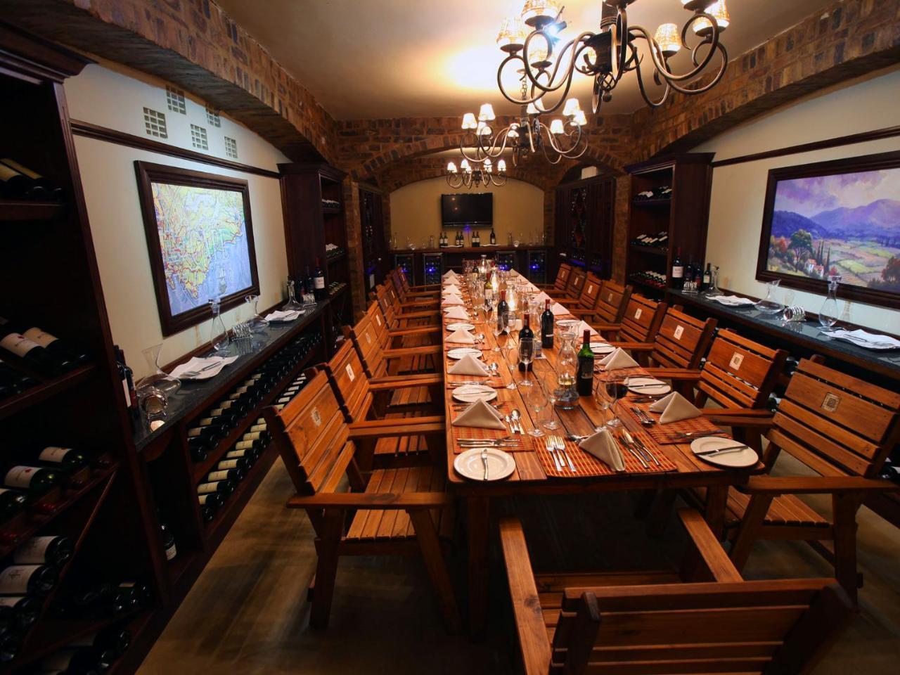 Kloofzicht Lodge & Spa Крюгерсдорп Екстер'єр фото Wine tasting room at the winery